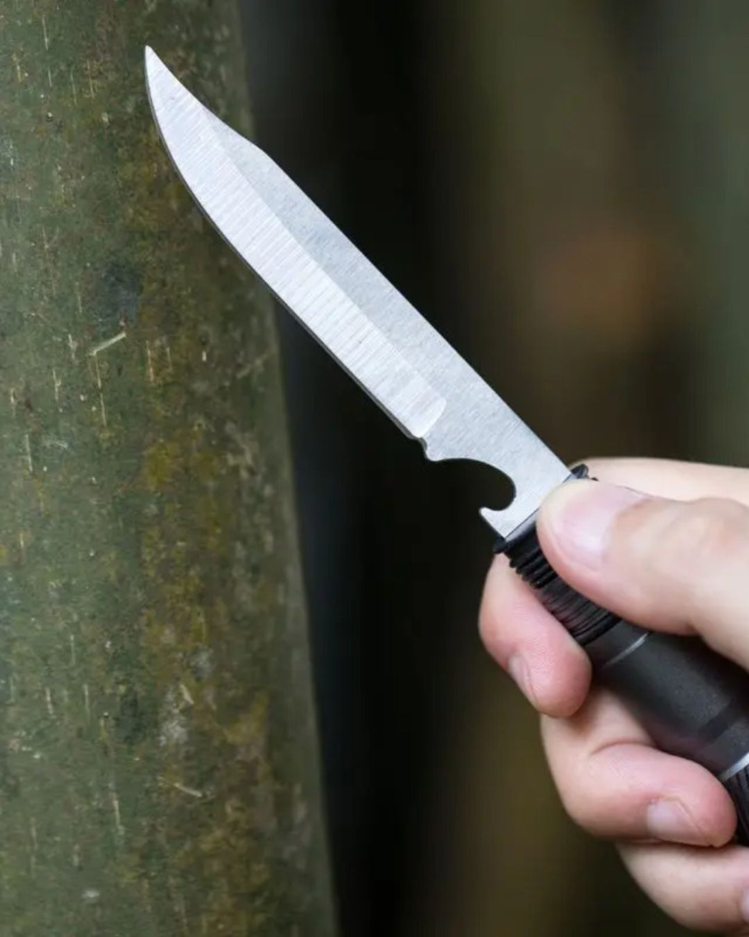 Bâton de Randonnée Multifonction Télescopique – Ultra Résistant & Équipé d’Outils de Survie